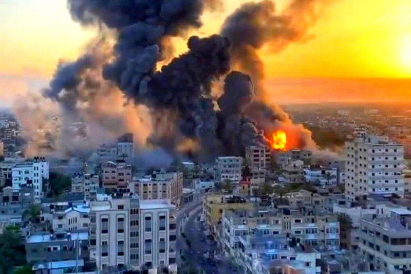 Κόλαση πυρός στη Γάζα: «Βροχή» από ρουκέτες, παιδιά ανάμεσα στους νεκρούς (βίντεο)