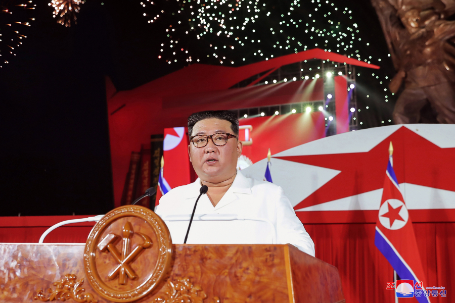 Βόρεια Κορέα: Ο Κιμ Γιονγκ Ουν ανακήρυξε τη «νίκη» επί της πανδημίας του κορονοϊού ενώ η αδελφή του λέει ότι νόσησε και ο ίδιος
