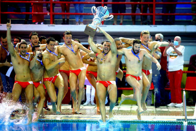 «Βασιλιάς» στο πόλο ο Ολυμπιακός: Και πάλι πρωταθλητές οι «ερυθρόλευκοι» (βίντεο)
