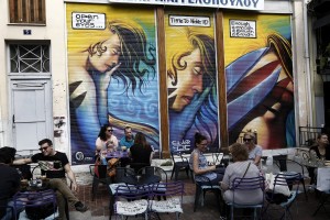 Η οικονομική κρίση έχει ριζώσει - Ένας στους τρεις Έλληνες αντιμέτωπος με τον κίνδυνο φτώχειας