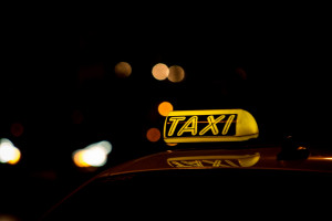 Το κόλπο των ταξιτζίδων με τα «πειραγμένα» ταξίμετρα - Πώς κατάφερναν να μην κόβουν αποδείξεις