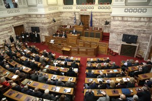 Στον εξωδικαστικό και τα χρέη πρώην επαγγελματιών ζητούν βουλευτές του ΣΥΡΙΖΑ