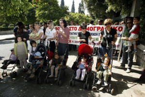 ΟΠΕΚΑ: Επίδομα σε τρίτεκνες και πολύτεκνες μητέρες - Ποιες δικαιούνται τα 1.000 ευρώ