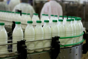 Επαναφορά του φρέσκου γάλακτος στις 5 ημέρες ζητάει ο Χαρακόπουλος