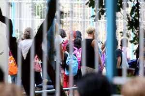 Τον Νοέμβρη κάθονται τα προσφυγόπουλα στα θρανία των σχολείων της Ηλείας
