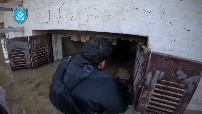 Νέο βίντεο απεγκλωβισμού στη Θεσσαλία, το νερό έχει «πνίξει» το σπίτι