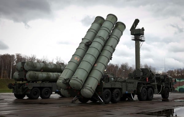 Η Μόσχα αναπτύσσει άλλη μια μοίρα πυραύλων S-400 στην Κριμαία