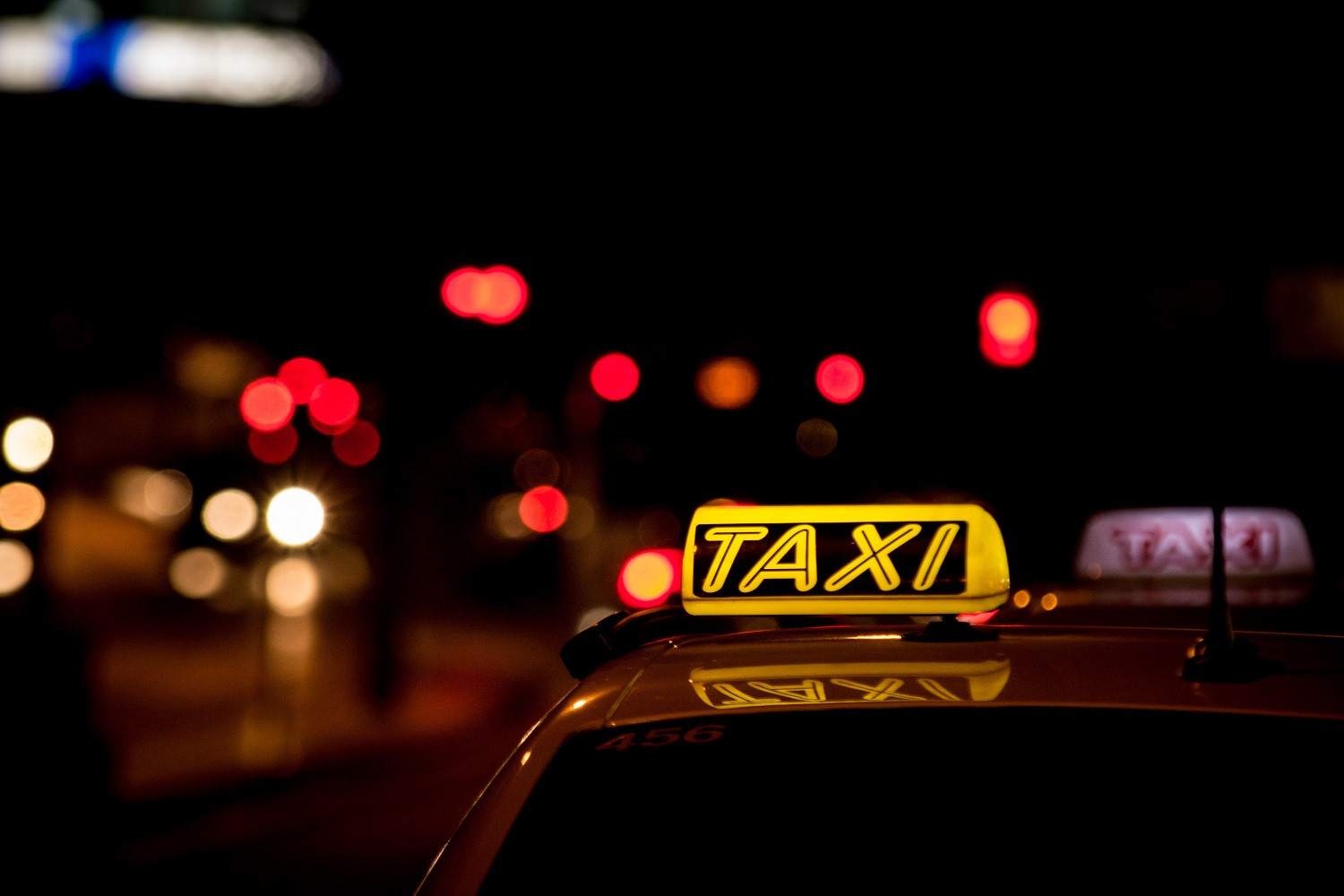 Οδηγίες για την απασχόληση των συνταξιούχων οδηγών ταξί - Τι ορίζει εγκύκλιος του υπουργείου Μεταφορών