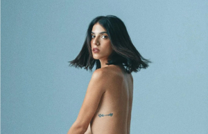 Οι διάσημοι Έλληνες που φωτογραφήθηκαν γυμνοί για το «Naked Issue» κατά του AIDS
