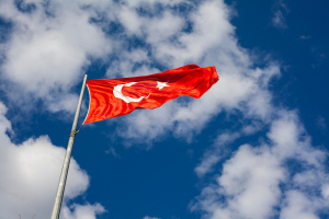 Τουρκία: Έκρηξη βόμβας, νεκροί ένας αστυνομικός και δύο γυναίκες καμικάζι - «Φταίει το PKK» λέει ο Σοϊλού