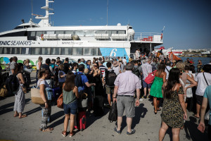 Νέα ταλαιπωρία στο λιμάνι του Πειραιά: Με καθυστέρηση 4 ωρών θα φύγει πλοίο για Κυκλάδες