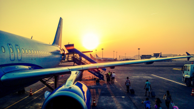 Μετάλλαξη Όμικρον: Αεροπορικές εταιρίες σε όλο τον κόσμο προετοιμάζονται για αλλαγές σε προγράμματα και προορισμούς