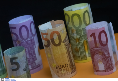 Νέα σενάρια για κατώτατο μισθό στα 800 ευρώ, παραδείγματα