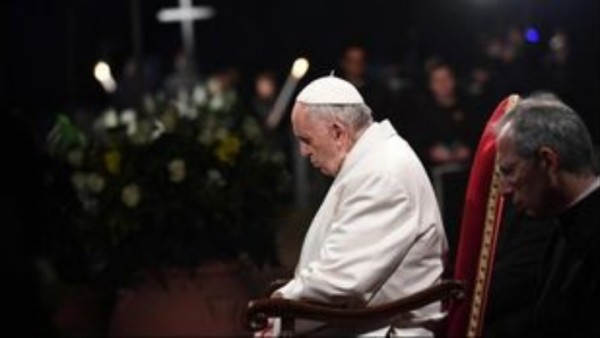 Πάπας Φραγκίσκος: Είμαι βαθιά συγκινημένος από τον θάνατο του μικρού Άλφι
