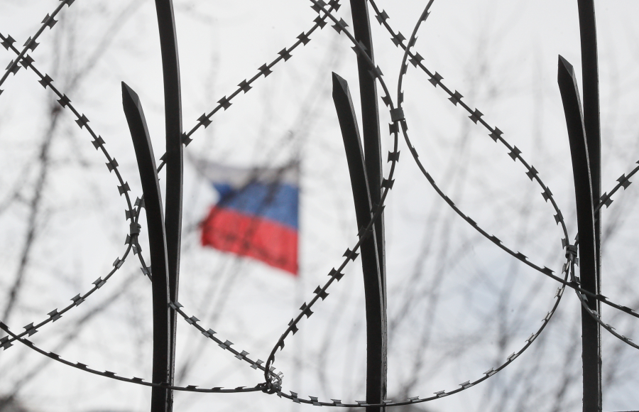 Νέα αιχμηρή ανάρτηση της ρωσικής πρεσβείας: Κατηγορεί την Μενδώνη για αντιρωσική πολιτική