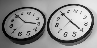 Αλλαγή ώρας 2023: Γυρίζουμε τα ρολόγια την Κυριακή και... χάνουμε ύπνο!
