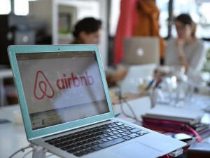 Στην Αθήνα τα πιο φθηνά Airbnb