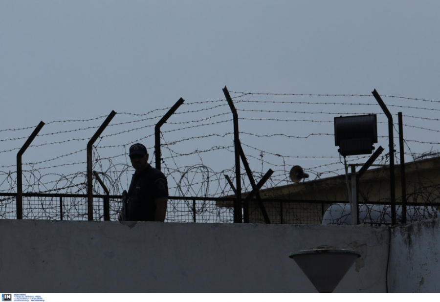 Συλλήψεις για ναρκωτικά και κινητά τηλέφωνα στις φυλακές Κορυδαλλού