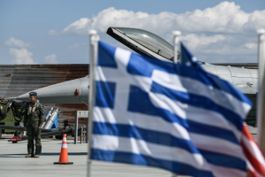 Στην Ελλάδα τα πρώτα δύο αναβαθμισμένα F-16 Viper (εικόνες)