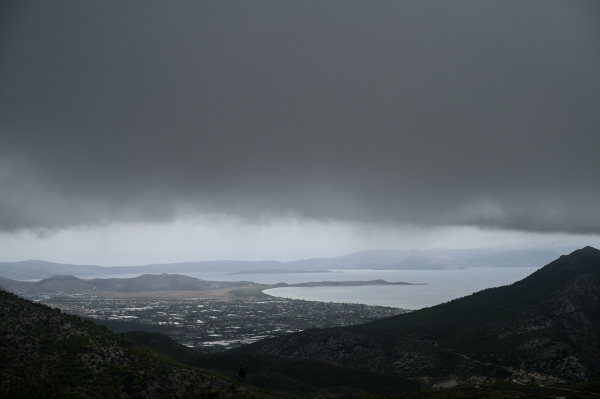 Ισχυρές βροχές και καταιγίδες αύριο και στην Αττική: Αναλυτικά η πρόγνωση του καιρού στο Dnews από τον Δ. Παπαϊωάννου