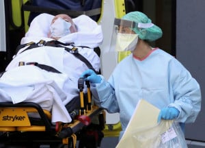 Κορονοϊός: Τραγωδία δίχως τέλος σε ολόκληρο τον πλανήτη - Πάνω από 33.000 νεκροί και 700.000 κρούσματα