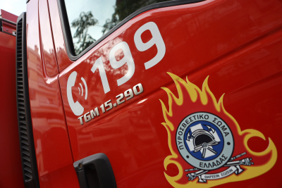 Νέο Φάληρο: Στις φλόγες τυλίχθηκε όχημα στην παραλιακή