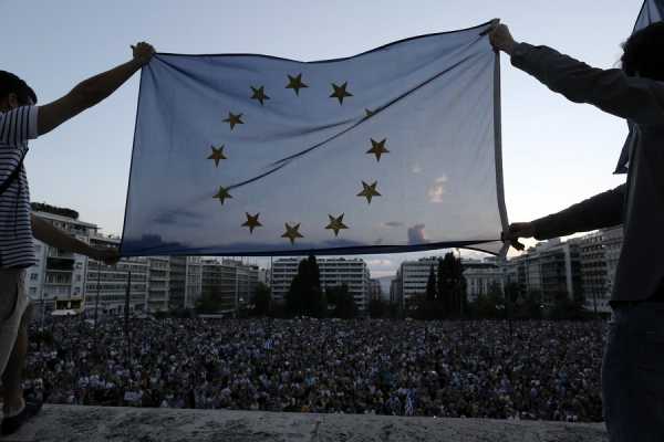 Εκχώρηση εθνικής κυριαρχίας για τη σωτηρία της ευρωζώνης;