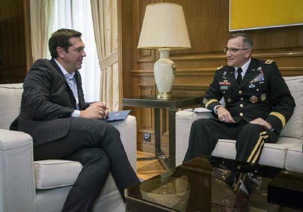 Mε τον ανώτατο διοικητή του ΝΑΤΟ συναντήθηκε ο Τσίπρας