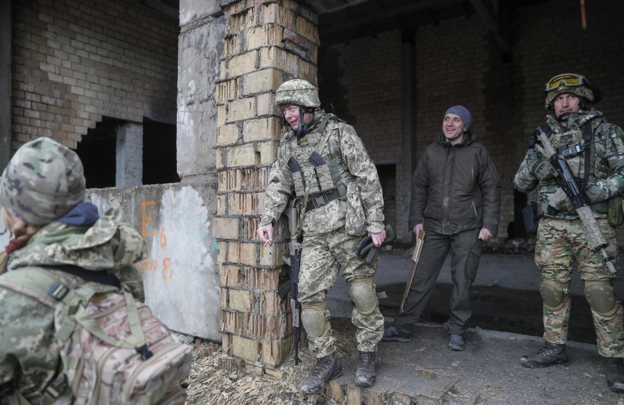 Ουκρανία: Δύο νεκρούς και 12 τραυματίες από τις βόμβες των φιλορώσων αυτονομιστών ανακοίνωσε ο στρατός