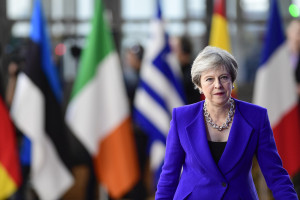 «Πιέσεις» σε Μέι από υπουργούς που θέλουν Brexit χωρίς συμφωνία