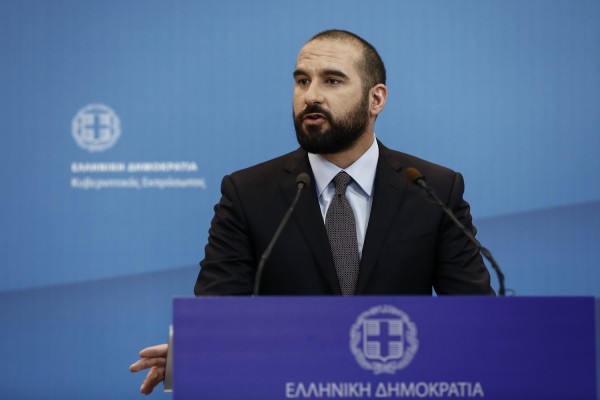Η κυβέρνηση χαμηλώνει τον πήχη για λύση στο Σκοπιανό