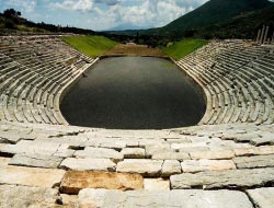 Καλαμάτα: Επαναλειτούργησε το αρχαίο θέατρο Μεσσήνης μετά από πολλούς αιώνες