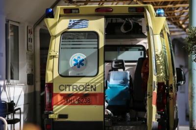 Ελευσίνα: Ανήλικος έπεσε σε φωταγωγό, νοσηλεύεται στο νοσοκομείο