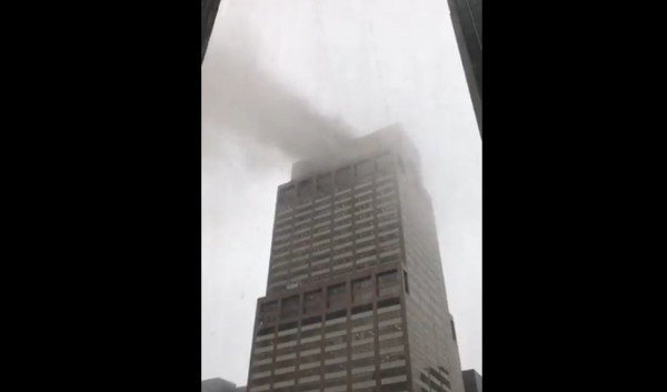 Τραγωδία στη Νέα Υόρκη: Ελικόπτερο συνετρίβη σε ουρανοξύστη στο Μανχάταν - Ένας νεκρός(βίντεο)