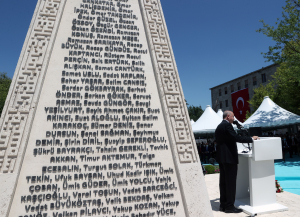Ο τουρκικός Τύπος «γιορτάζει» τη νίκη της Δημοκρατίας και συνεχίζει την προπαγάνδα κατά της Ελλάδας για υπόθαλψη Γκιουλενιστών