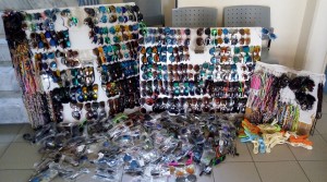 Περιστέρι: Αποθήκη έκρυβε περισσότερα από 22.000 ρούχα «μαΐμού»