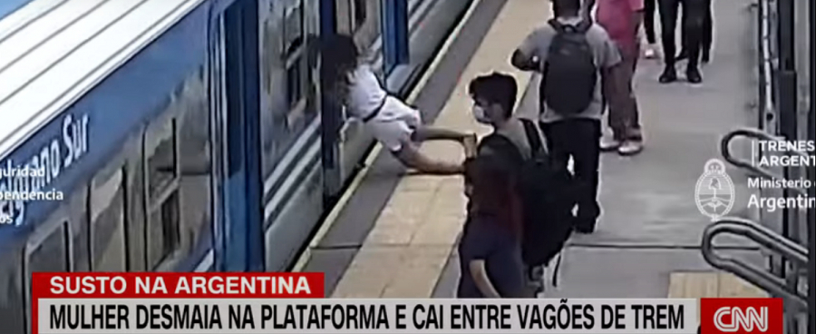 Αργεντινή: Γυναίκα λιποθυμά και πέφτει στις ράγες του μετρό (βίντεο)