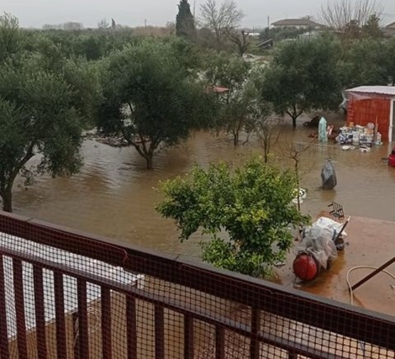 Πλημμύρισαν δρόμοι και σπίτια στο Αγρίνιο από την κακοκαιρία, αίτημα να κηρυχθεί σε κατάσταση έκτακτης ανάγκης
