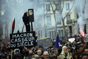Πολιτική κρίση στη Γαλλία: Την Δευτέρα η συζήτηση για την πρόταση μομφής στην κυβέρνηση Μακρόν