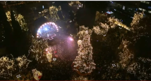Αθήνα: Live η φωταγώγηση του χριστουγεννιάτικου δένδρου και η συναυλία στο Σύνταγμα