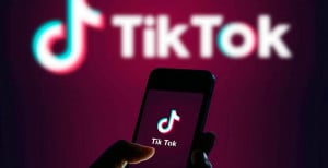 Τραμπ: Το TikTok θα πρέπει να έχει πουληθεί πριν από τα μέσα Σεπτεμβρίου για να συνεχίσει να λειτουργεί στις ΗΠΑ