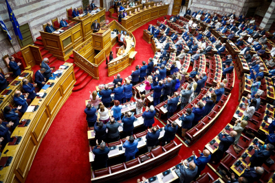Παρακολουθήσεις: Δεύτερος γύρος σύγκρουσης στη Βουλή για την εξεταστική - Τα ευρήματα των δημοσκοπήσεων