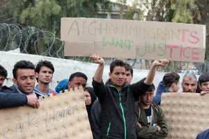 Λάρισα: Αφγανοί πρόσφυγες αρνούνται να μεταφερθούν σε κέντρο φιλοξενίας