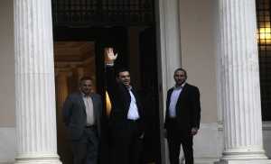 Ο πρόεδρος του ΣΥΡΙΖΑ Αλέξης Τσίπρας μπαίνει στο Μέγαρο Μαξίμου ΑΠΕ-ΜΠΕ/ΟΡΕΣΤΗΣ ΠΑΝΑΓΙΩΤΟΥ