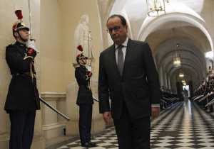 «Ξεκόβει» ο Ολάντ τις «ορέξεις» για δημοψήφισμα και στη Γαλλία