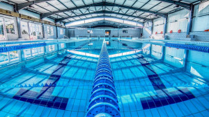 Κρήτη: Κρίσιμες ώρες για την κολυμβήτρια που ανασύρθηκε από πισίνα χωρίς τις αισθήσεις της