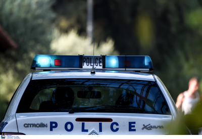 Κόρινθος: Συνελήφθη αστυνομικός που έκλεψε λεφτά από κρατούμενο μετανάστη