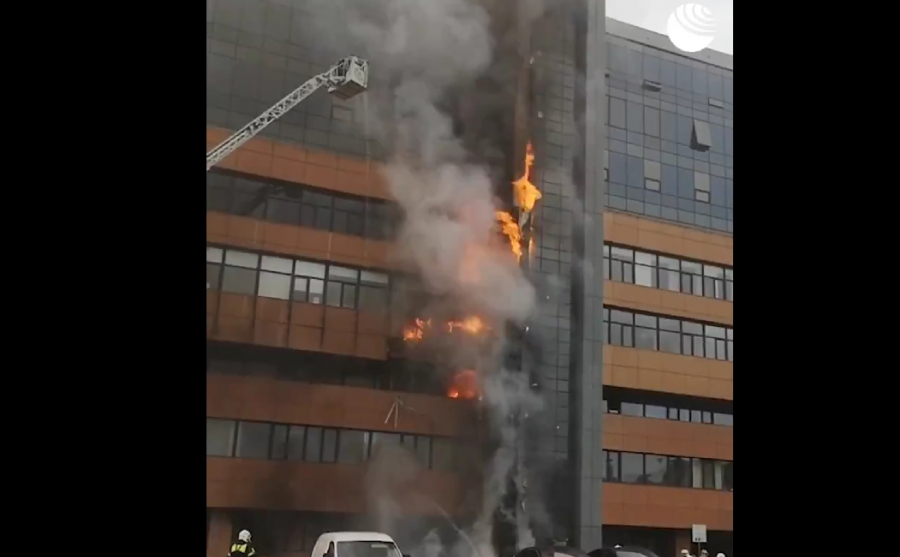 Στις φλόγες επιχειρηματικό κέντρο στη Μόσχα, φόβοι για εγκλωβισμένους (βίντεο)