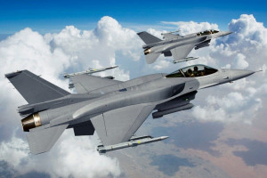 Γαλλία: Μαχητικό αεροσκάφος F-16 έπεσε πάνω σε κατοικημένο κτήριο (pics)