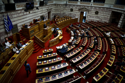ΣΥΡΙΖΑ: Ψήφισε «παρών» στην τροπολογία για τα μπόνους των υγειονομικών